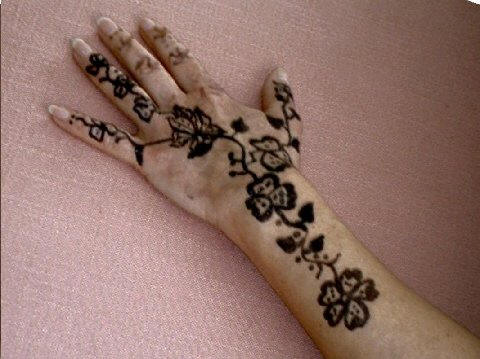 Henna Tattoos Hands on Hier Meine Linke Hand Mit Tatoo Aus   Gypten Leider Sind Zeige  Und